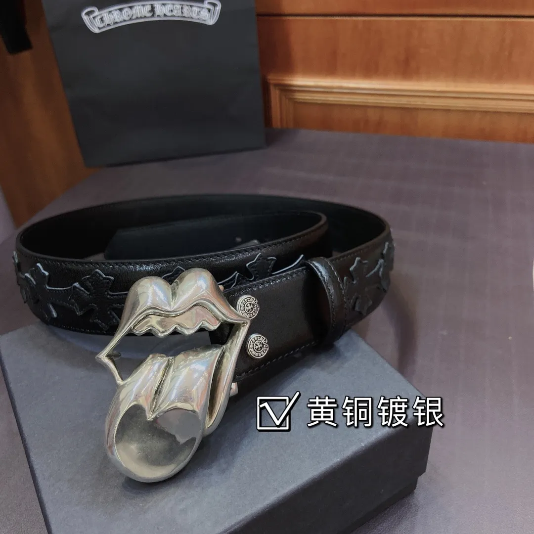 💰760💰Full package💰 💍purchasing grade pure copper silver plated 925 fidelity version 𝐂𝐡𝐫𝐨𝐦𝐞𝐇𝐞𝐚𝐫𝐭𝐬 Crow heart detachable style The Big Tongue's pure copper silver-plated 925 hardware has an old and rough style. During production, the black color after oxidation of 925 silver is deliberately retained, and then polished to form a shiny silver surface with soft gray and black shadows. The layering is very obvious. The imported oil-waxed leather is spliced ​​with colorful crosses, integrating rock punk, goth, street hip-hop and other elements. Its design style is unique and full of mystery and luxury.  Width 3.8cm.